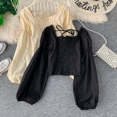 Γυναικεία μπλούζα με τετράγωνη λαιμόκοψη σε μαύρο, λευκό και μπεζ χρώμα