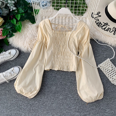 Γυναικεία μπλούζα με τετράγωνη λαιμόκοψη σε μαύρο, λευκό και μπεζ χρώμα