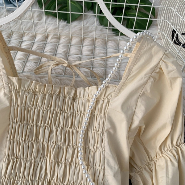 Γυναικεία μπλούζα με τετράγωνη λαιμόκοψη σε μαύρο, λευκό και μπεζ χρώμα