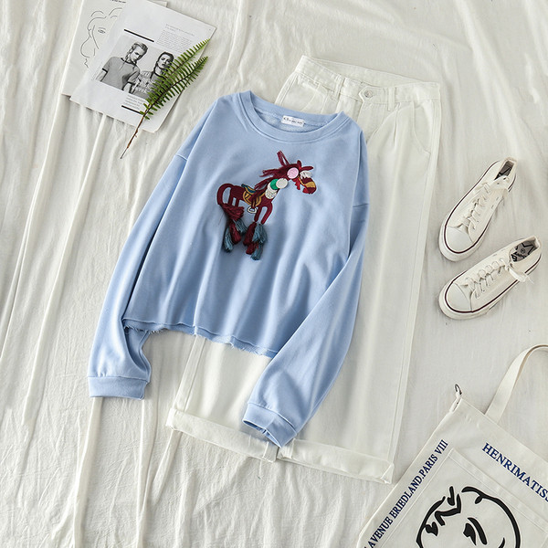 Γυναικεία μπλούζα με μακριά μανίκια και κεντήματα σε τρία χρώματα