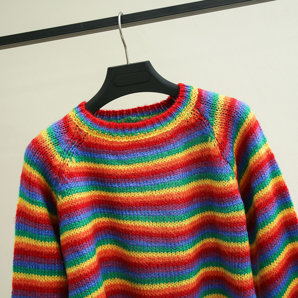 Γυναικείο πουλόβερ  ευρύ  μοντέλο  με O-λαιμό