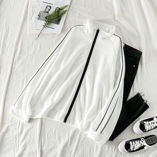 Αθλητικό γυναικείο φούτερ με φερμουάρ σε λευκό και μαύρο χρώμα