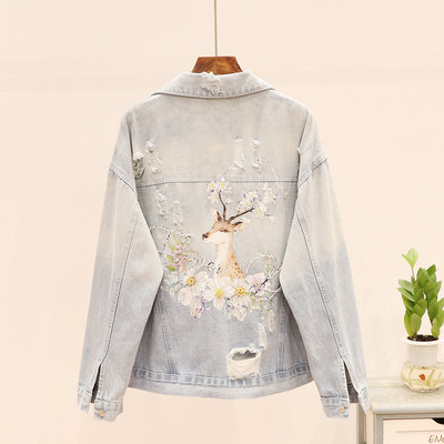 Γυναικείο τζιν μπουφάν με σχισμένα μοτίβα σε ανοιχτό χρώμα