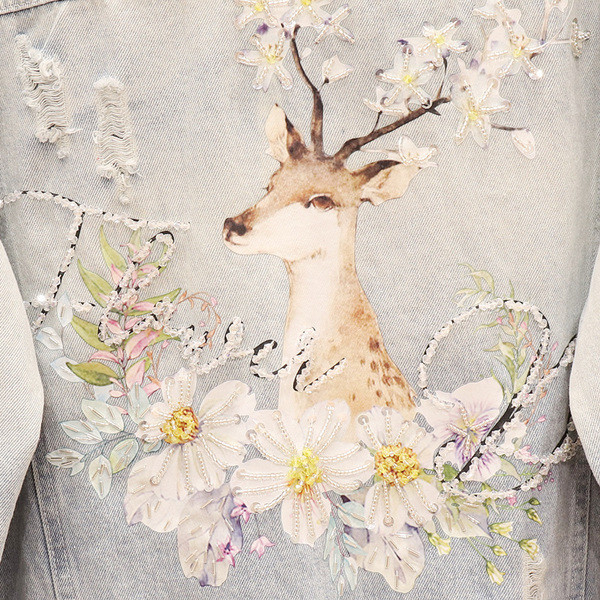 Γυναικείο τζιν μπουφάν με σχισμένα μοτίβα σε ανοιχτό χρώμα