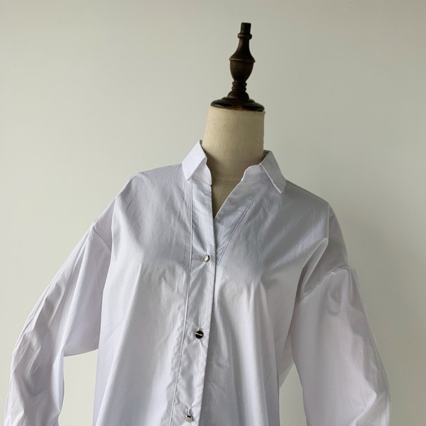 Μοντέρνο γυναικείο πουκάμισο  - μακρύ μοτίβο σε πράσινο, ροζ και λευκό χρώμα