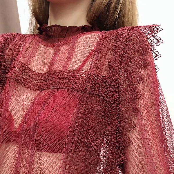 Νέαο μοντέλο μοντέρνα  γυναικεία μπλούζα σμε μπορντό χρώμα με τούλι