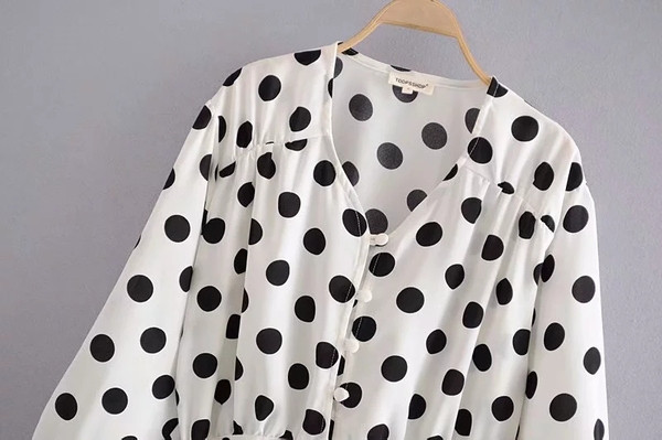 Γυναικεία μπλούζα σε λευκό και μαύρο χρώμα