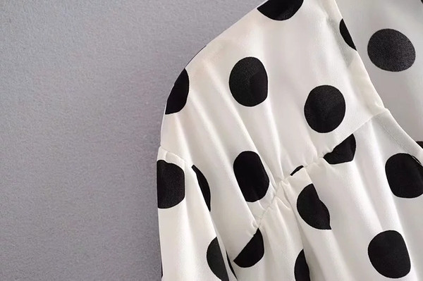 Γυναικεία μπλούζα σε λευκό και μαύρο χρώμα