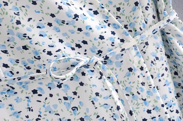 Μοντέρνο γυναικείο φόρεμα με λαιμόκοψη - δύο χρώματα