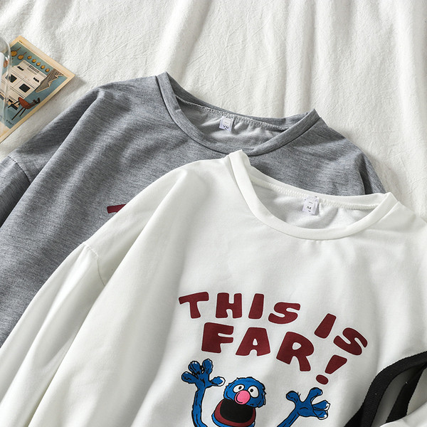 Μοντέρνα γυναικεία μπλούζα με μακρύ μανίκι σε  λευκό και γκρι χρώμα