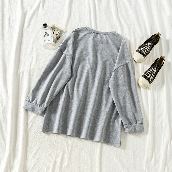 Μοντέρνα γυναικεία μπλούζα με μακρύ μανίκι σε  λευκό και γκρι χρώμα