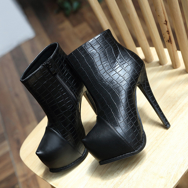 Model NOU de pantofi de dama cu toc din piele ecologica de culoare neagra