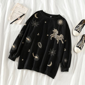 Μοντέρνο γυναικείο πουλόβερ με κεντήματα σε μαύρο χρώμα