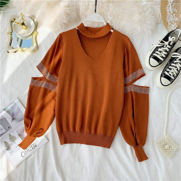 Μοντέρνα γυναικεία μπλούζα με κομμένα στοιχεία και πέτρες σε διάφορα χρώματα