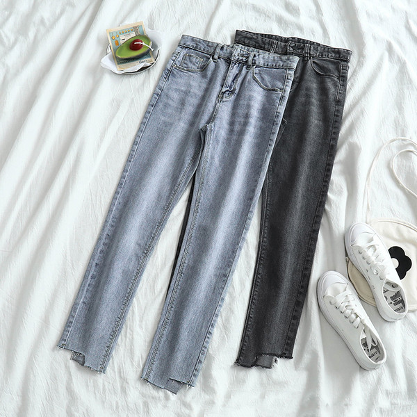 Μοντέρνα γυναικεία τζιν με ψηλή  μέση σε μπλε και μαύρο χρώμα