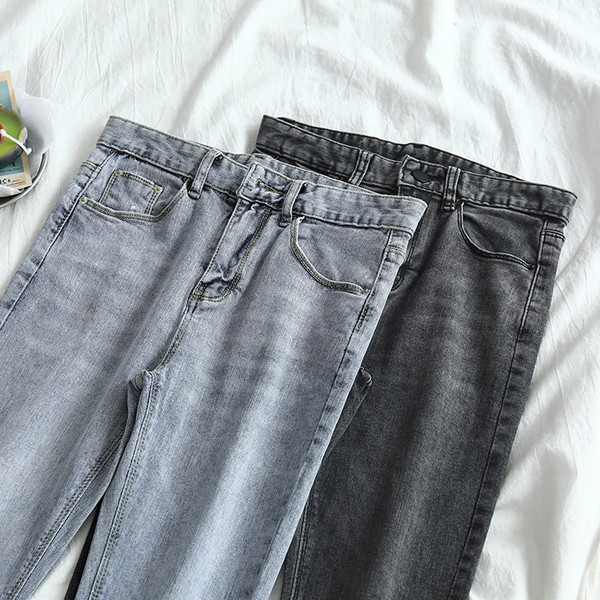 Μοντέρνα γυναικεία τζιν με ψηλή  μέση σε μπλε και μαύρο χρώμα