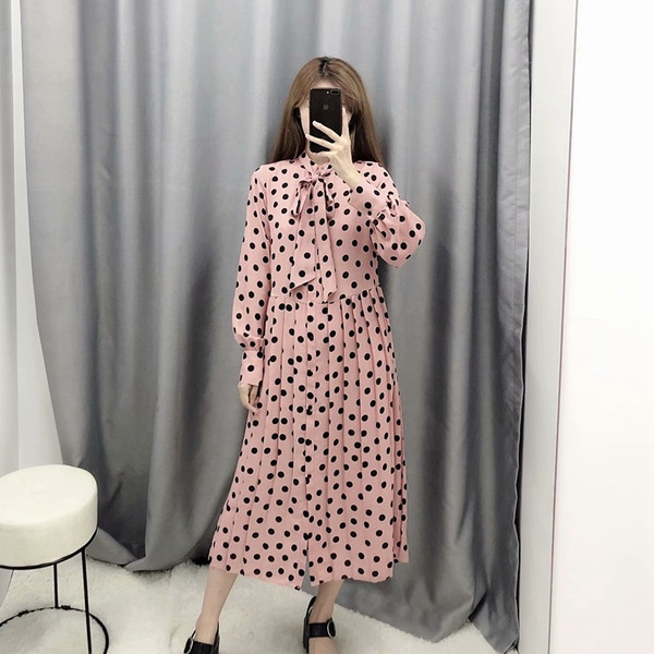 Μακρύ καθημερινό γυναικείο φόρεμα πουά σε ροζ χρώμα 