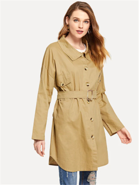 Μοντέρνο γυναικείο μπουφάν για το  φθινόπωρο με κουμπιά και τσέπη σε καφέ χρώμα