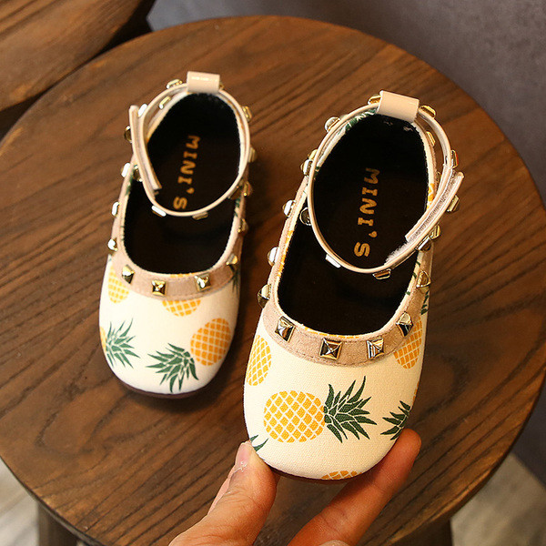 Pantofi moderni pentru copii in trei culori cu aplicatii diferite