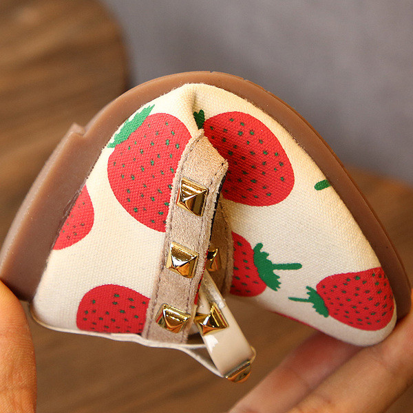 Pantofi moderni pentru copii in trei culori cu aplicatii diferite