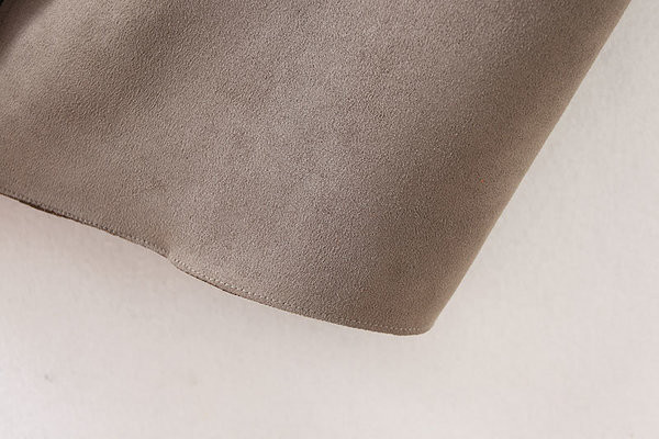 Κομψό γυναικείο μακρύ σακάκι σε καφέ χρώμα