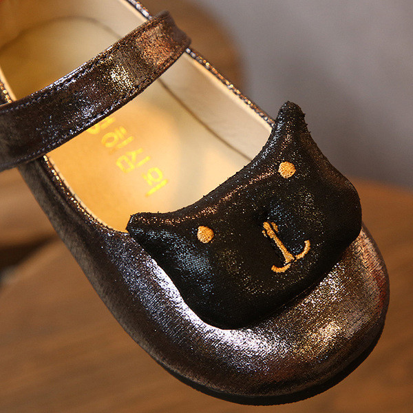 Model nou de pantofi copii in doua culori cu broderie