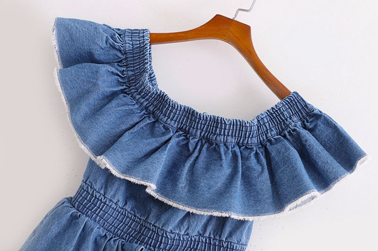 Γυναικείο κοντό  τζιν φόρεμαμε γυμνά ώμους