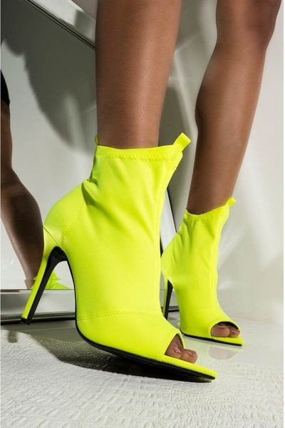 Model nou de cizme de dama moderne cu toc subtire in trei culori