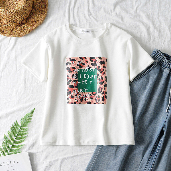 Καθημερινή κοντομάνικη μπλούζα και ζωικό μοτίβο σε διάφορα χρώματα