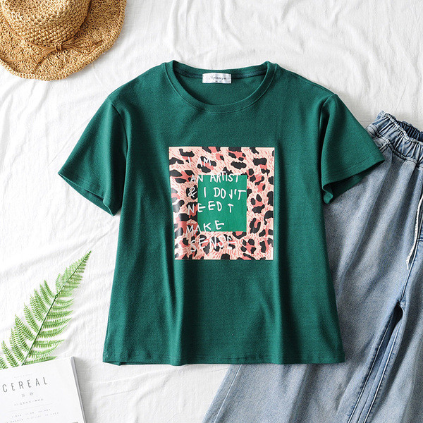 Καθημερινή κοντομάνικη μπλούζα και ζωικό μοτίβο σε διάφορα χρώματα