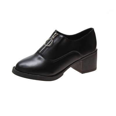 Καθημερινά γυναικεία παπούτσια με φερμουάρ και παχ`υ τακούνι σε μαύρο και άσπρο χρώμα