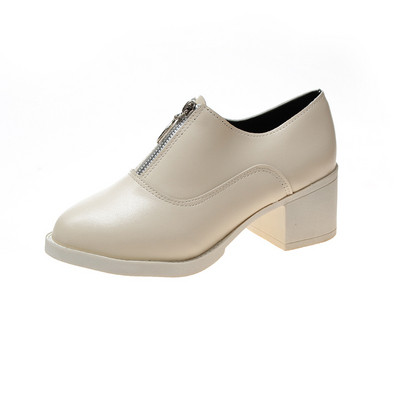 Καθημερινά γυναικεία παπούτσια με φερμουάρ και παχ`υ τακούνι σε μαύρο και άσπρο χρώμα