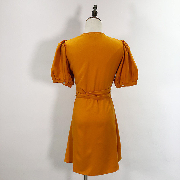 Γυναικείο φόρεμα με ζώνη και κοντό μανίκι σε κίτρινο χρώμα