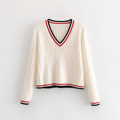 Γυναικείο σύντομο πλεκτό  πουλόβερ με άσπρο χρώμα με  λαιμόκοψη