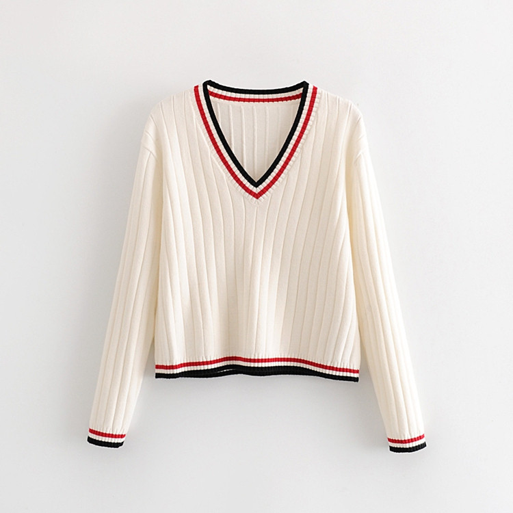 Γυναικείο σύντομο πλεκτό  πουλόβερ με άσπρο χρώμα με  λαιμόκοψη