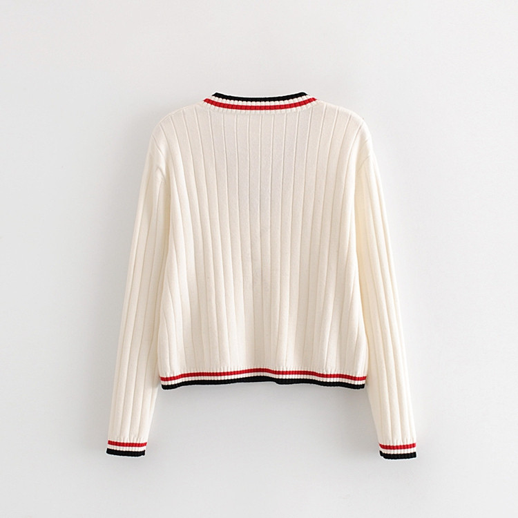 Γυναικείο σύντομο πλεκτό  πουλόβερ με άσπρο χρώμα με  λαιμόκοψη