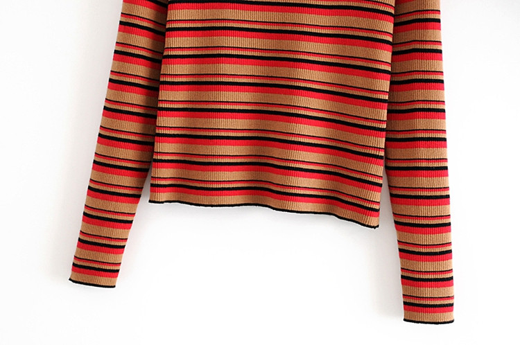 Γυναικείο ριγέ πουλόβερ με οβάλ λαιμόκοψη