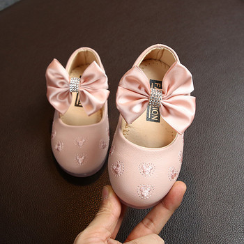 Модерни детски обувки в бял и розов цвят с панделка 