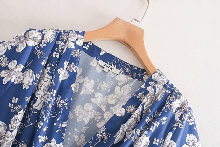 Rochie lungă casual cu decolteu spitz și model floral