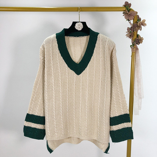 Νέο μοντέλο καθημερινό  γυναικείο πουλόβερ με λαιμόκοψη σε δύο χρώματα