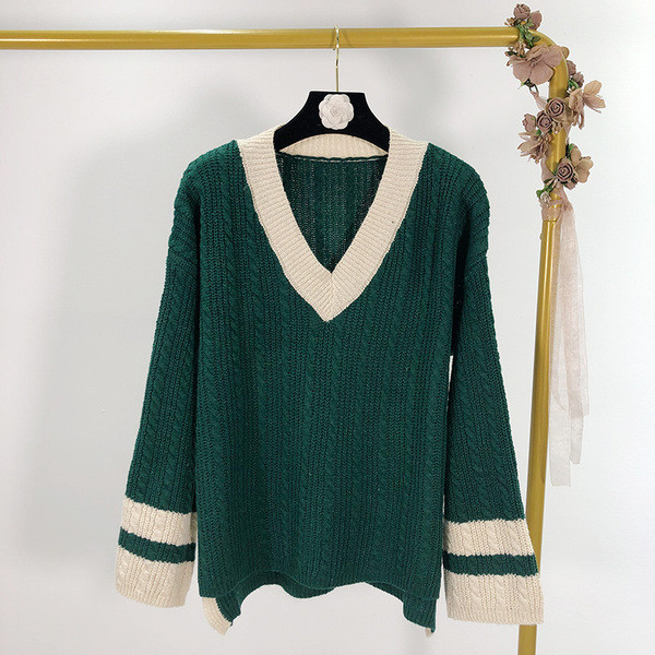 Νέο μοντέλο καθημερινό  γυναικείο πουλόβερ με λαιμόκοψη σε δύο χρώματα