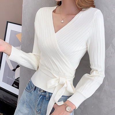 Γυναικεία μοντέρνα μπλούζα με λαιμόκοψη σε διάφορα χρώματα