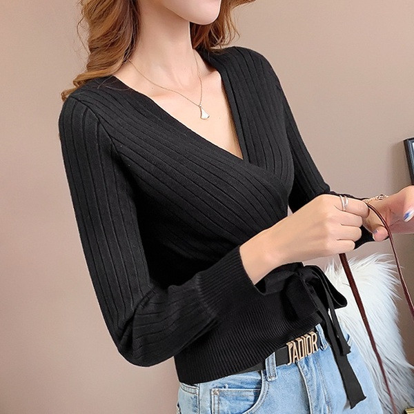 Γυναικεία μοντέρνα μπλούζα με λαιμόκοψη σε διάφορα χρώματα