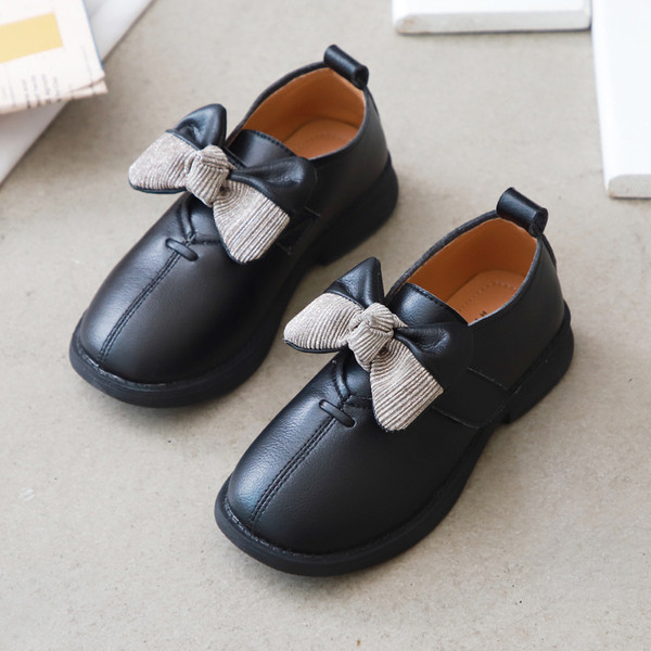 Μοντέρνα παιδικά  παπούτσια με κορδέλα σε μαύρο και ροζ χρώμα