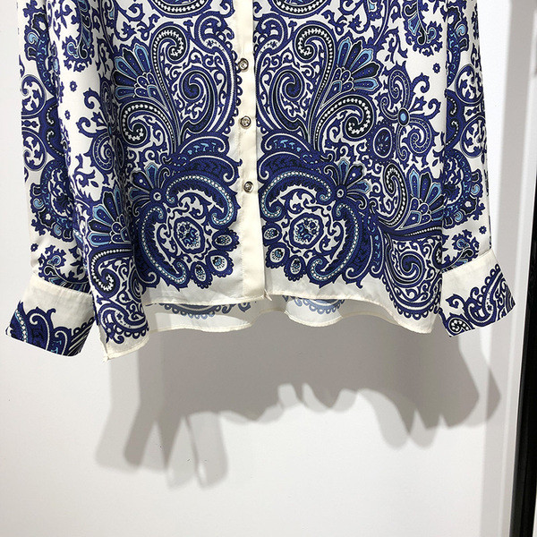 Hosszú és széles, virágmintás ing, hosszú ujjal