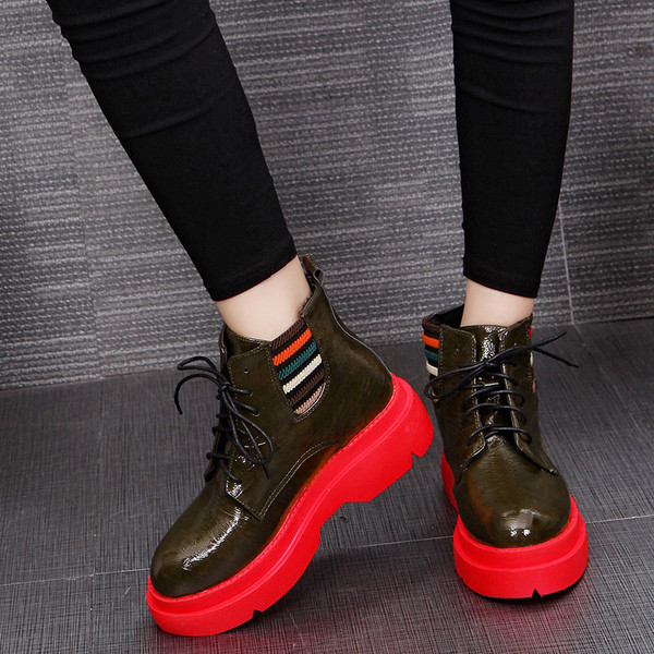 Νέο μοντέλο  γυναικείες μπότες  με κορδόνια και πλατφόρμα σε τρία χρώματα