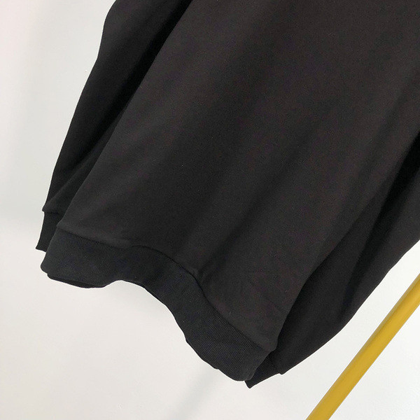 Μακρύ φούτερ με ωοειδές ντεκολτέ και μακρύ μανίκι σε μαύρο χρώμα