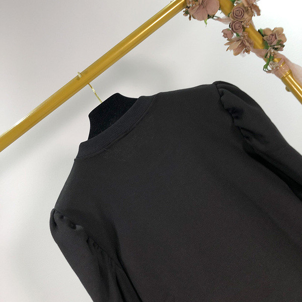 Μακρύ φούτερ με ωοειδές ντεκολτέ και μακρύ μανίκι σε μαύρο χρώμα