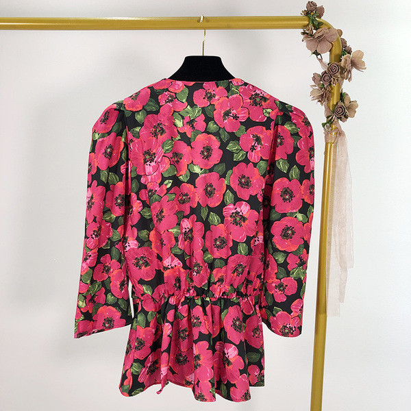 Μοντέρνα γυναικεία  μπλούζα με βαθύ λαιμό και floral σχέδιο