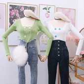 Pulover de damă modern cu decolteu pătrat în alb, negru și verde